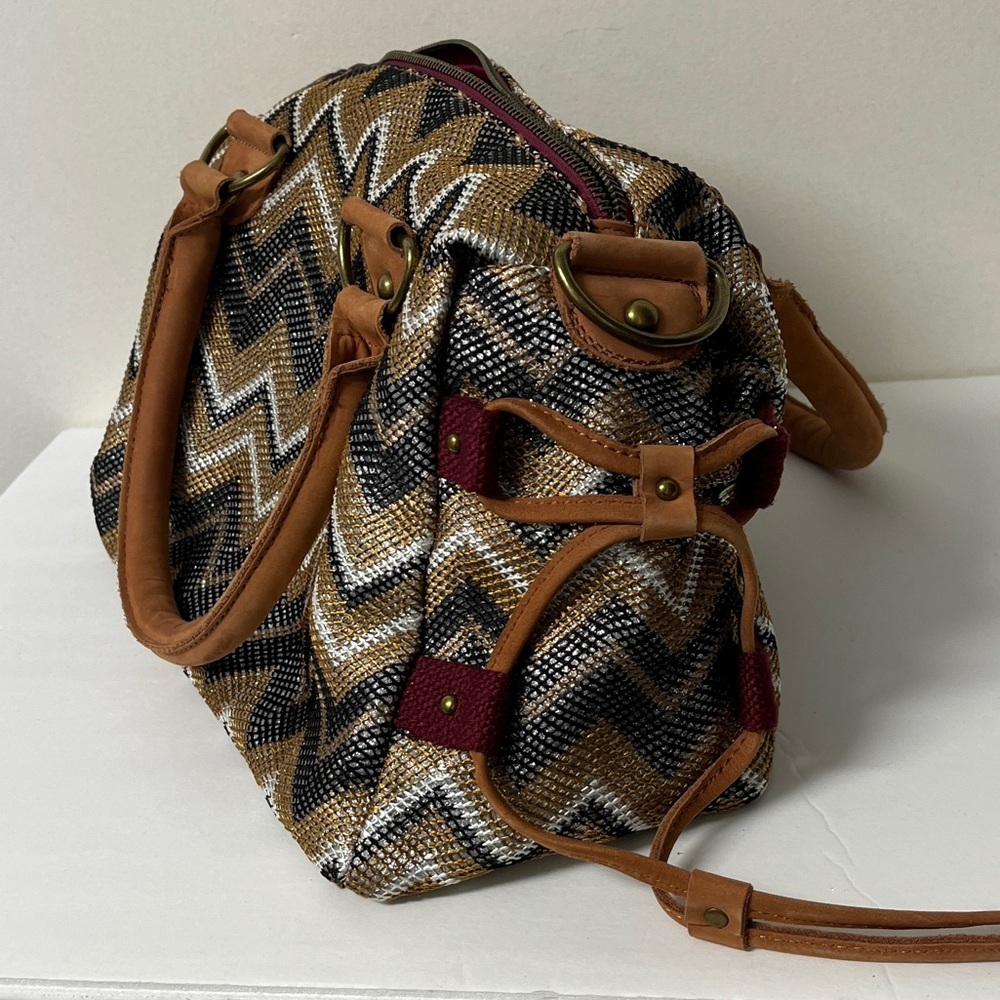 Purse, Miss Albright, black/tan/white chevron pattern, leather trim, EUC!! - Picture 6 of 14